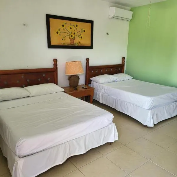 Pelican Inn at Las Dunas Chelem，位于车勒姆的酒店