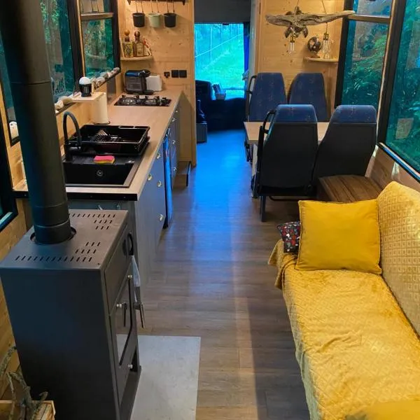Woody Wood Bus，位于Vergeroux的酒店