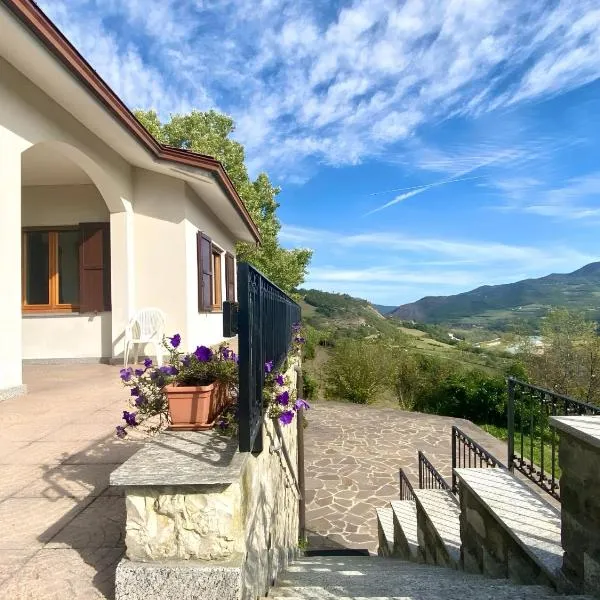 La Casa del Bosco - Villa con vista panoramica su Bobbio e la Val Trebbia，位于San Salvatore的酒店