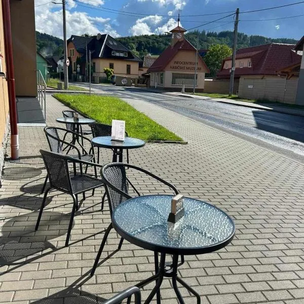 Penzion a restaurace Na Salaši，位于卡罗林卡的酒店