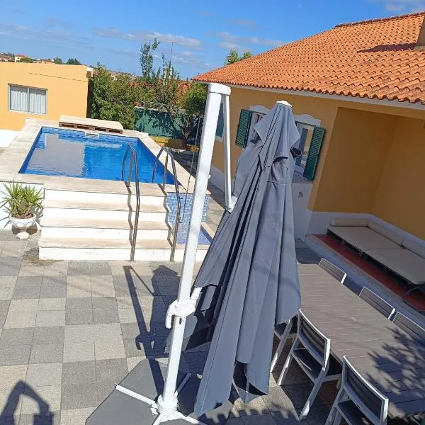 O Nosso Cantinho - Private Property & Pool，位于Casais da Carneiria的酒店