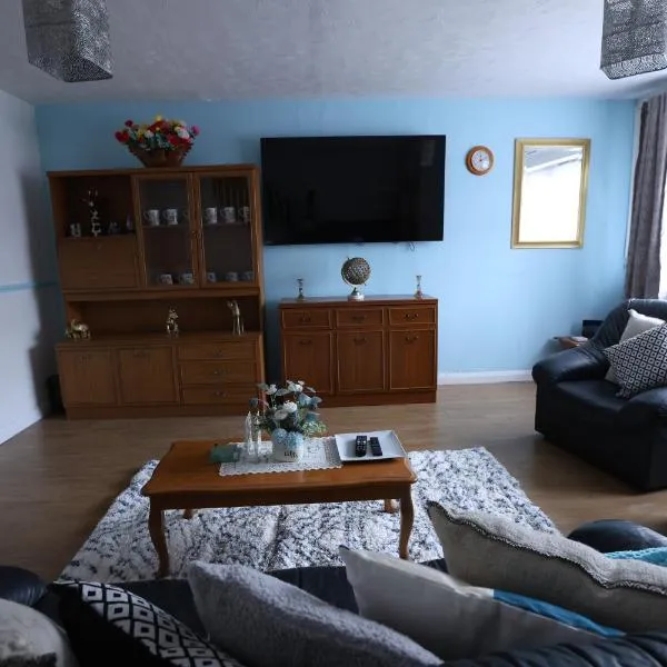 BEAUTIFUL 4 BED HOUSE IN Cul-De-Sac，位于埃尔特姆的酒店