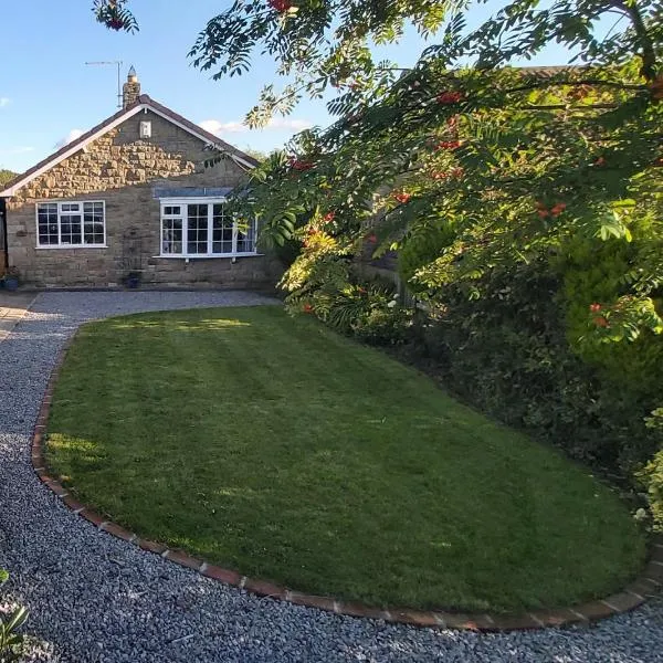 Willow Cottage 4 bed, cosy stopover, dogs welcome，位于Thornton-le-Beans的酒店