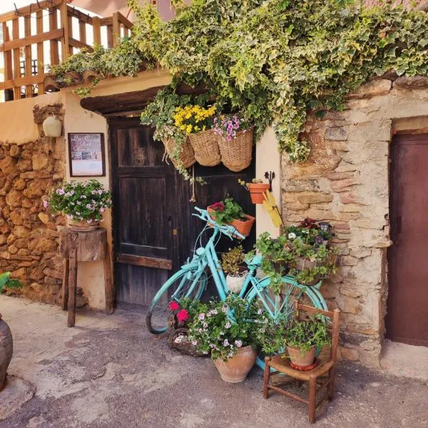 Alcoba con patio del siglo XIX，位于Villanueva de Viver的酒店