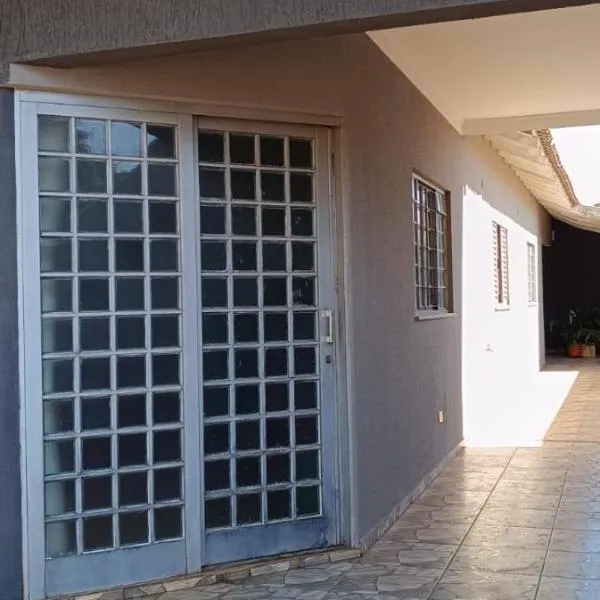 hospedagem simples，位于Arapongas的酒店