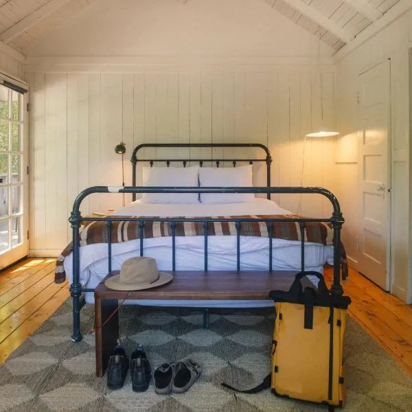 Johnson's Beach Cabins and Campground，位于盖尔南维尔的酒店