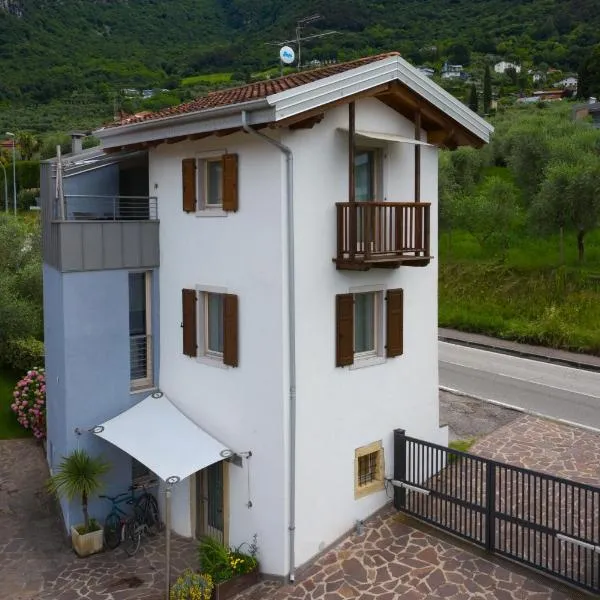 La Torretta, Casa indipendente con parcheggio in zona tranquilla ad Arco，位于阿科的酒店