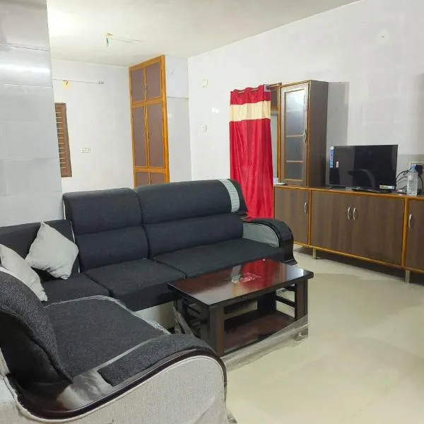 HB'S Nest HOMESTAY SPACIOUS 2BHK HILL VIEW APPARTMENT，位于蒂鲁帕蒂的酒店