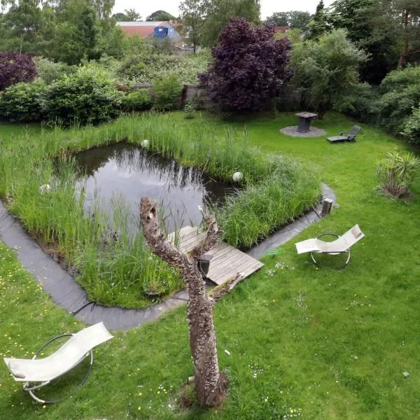 Ferienwohnung am Schwimmteich，位于Lachendorf的酒店