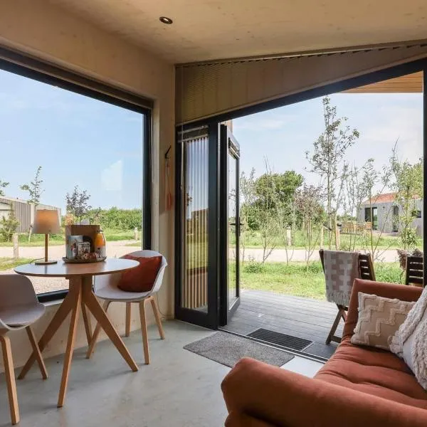 Hello Zeeland - Tiny House Zeeuwse Liefde 13，位于韦斯特卡佩勒的酒店