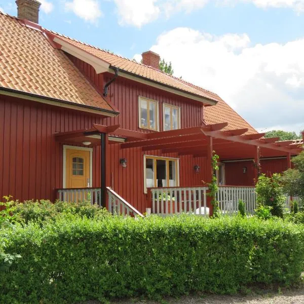 Karlsberg Gård B&B，位于Tvååker的酒店