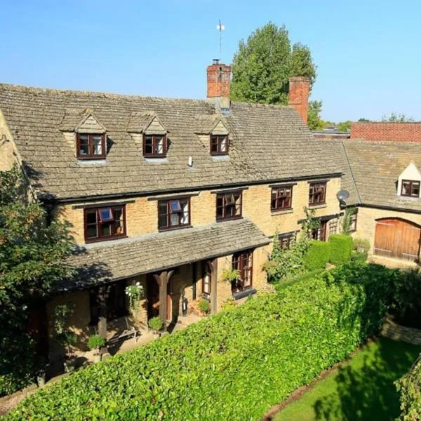 Lyne House Ideal for a celebration or reunion，位于基德灵顿的酒店