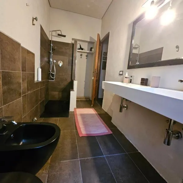 Casa VINCENZO 130 mq con 2 Bagni ed ingresso esclusivo dal giardino，位于Vignale的酒店