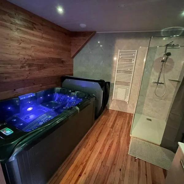 Logement avec jacuzzi Murat，位于米拉的酒店