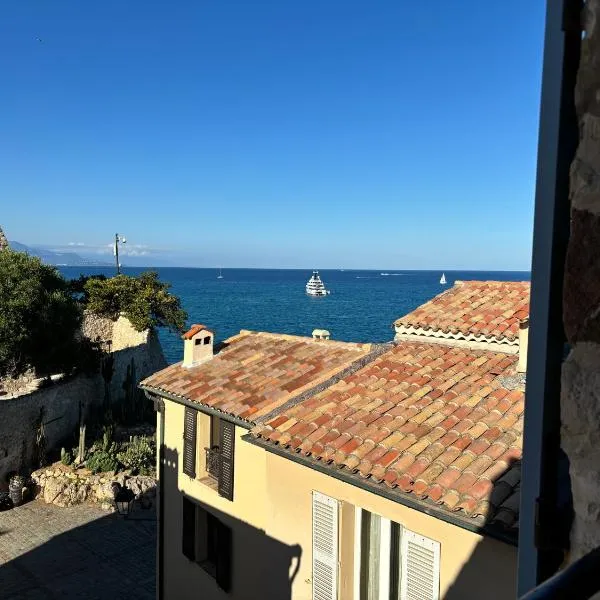 La Pablita, Vieil Antibes, Remparts，位于昂蒂布的酒店