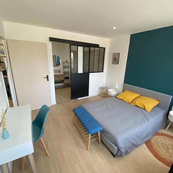 T2 spacieux avec baignoire Balnéo en RdC sur cour，位于圣夫洛朗坦的酒店