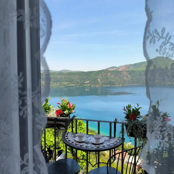 B&B Carpe Diem vista lago，位于冈多菲堡的酒店