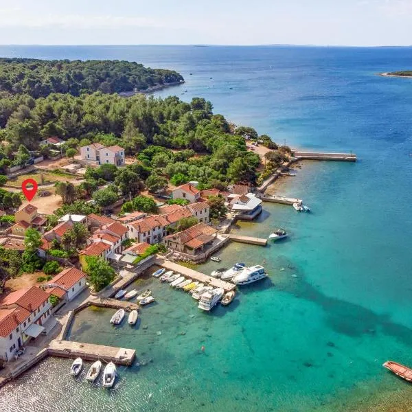 Nice Home In Punta Kriza With Kitchen，位于蓬克里扎的酒店