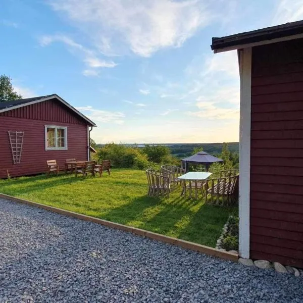 Fully renovated cottage with great hilltop views，位于Undenäs的酒店