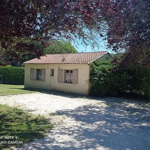 Gite Acacia au coeur du Triangle d'Or en Dordogne，位于Castels的酒店