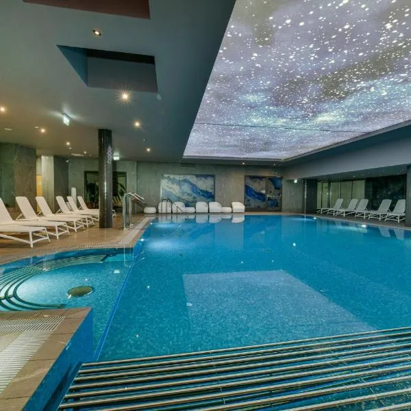 FACTORY RESORT wellness & spa，位于科沃布热格的酒店