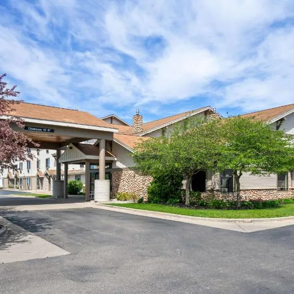White Pine Inn & Suites，位于霍兰的酒店