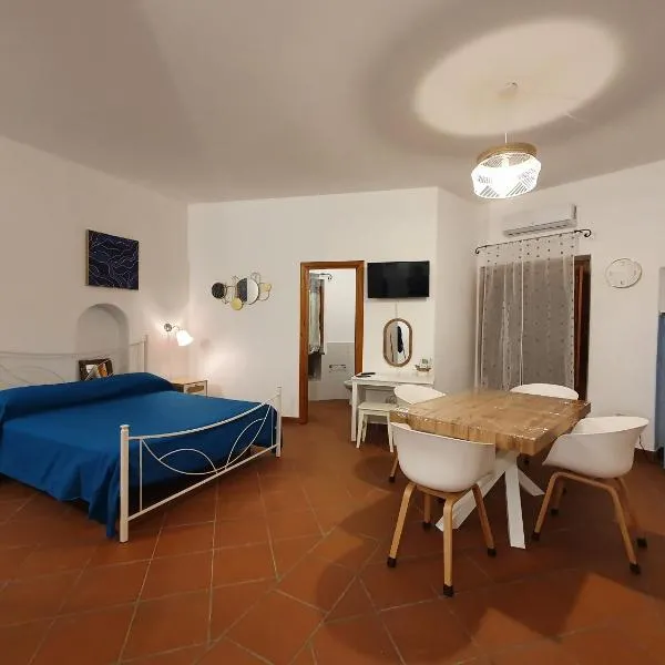 Casa Lavinia - open space con terrazza privata，位于利帕里的酒店