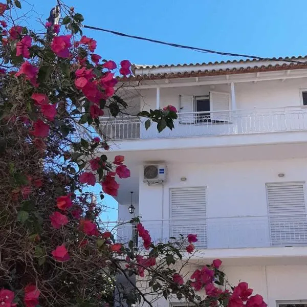 Super renovated maisonette - Σούπερ ανακαινισμένη μεζονέτα，位于菲利亚特拉的酒店