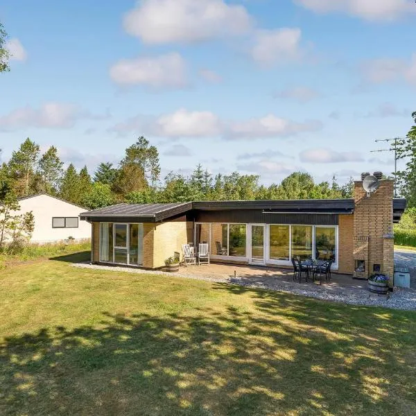 Cozy Home In Vesløs With House Sea View，位于Øsløs的酒店