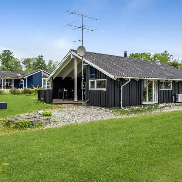 Holiday Home Pøt Strandby Juelsminde Ii Dnkm，位于森讷比的酒店