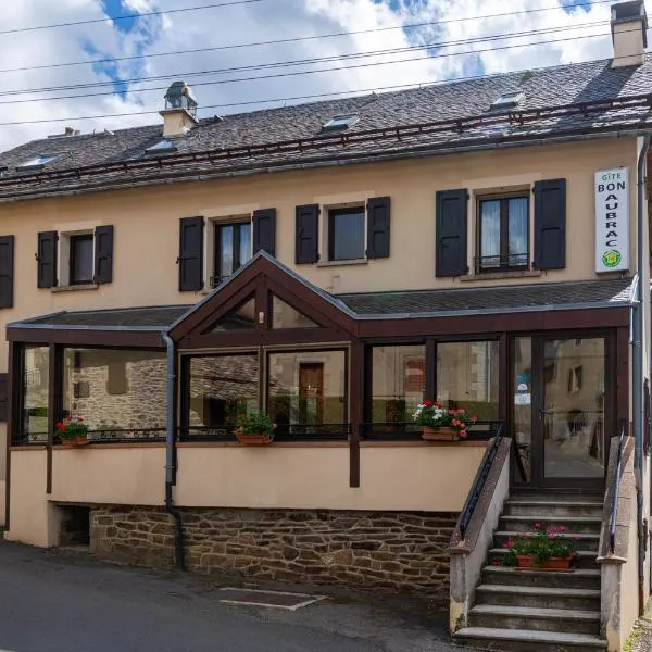 Bon aubrac pour 12 personnes，位于Les Hermaux的酒店