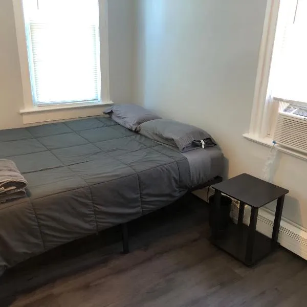 Private 2-bedroom, Direct bus to NYC nearby, Free Parking，位于林登的酒店