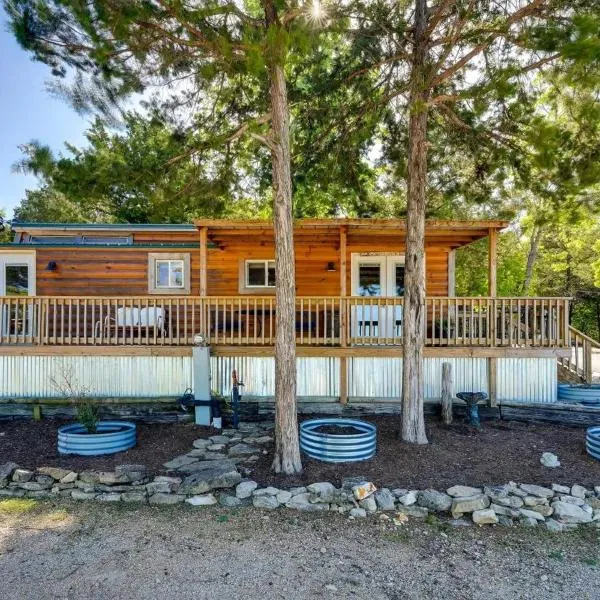 Cabin 21 near SDC, Branson, and Lake，位于布兰森的酒店