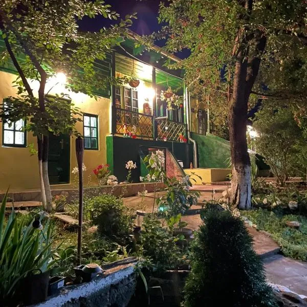 Căsuța fă rai din ce ai，位于布泽乌的酒店