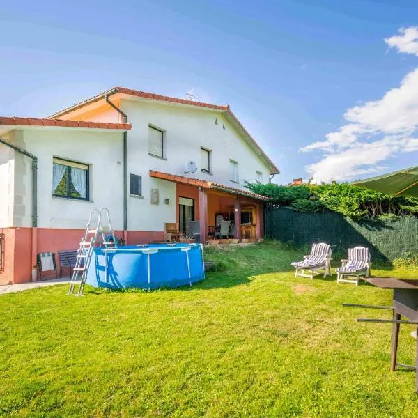 Casa Esteribar, espacioso alojamiento con jardín y barbacoa próxima a Pamplona，位于Urroz的酒店