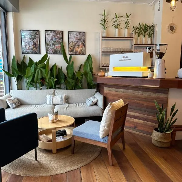 Blessings Home & Café，位于Haad Pleayleam的酒店