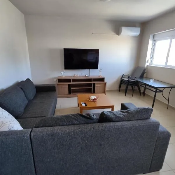 Mama Marina apartement near to the airport 2，位于Antimácheia的酒店