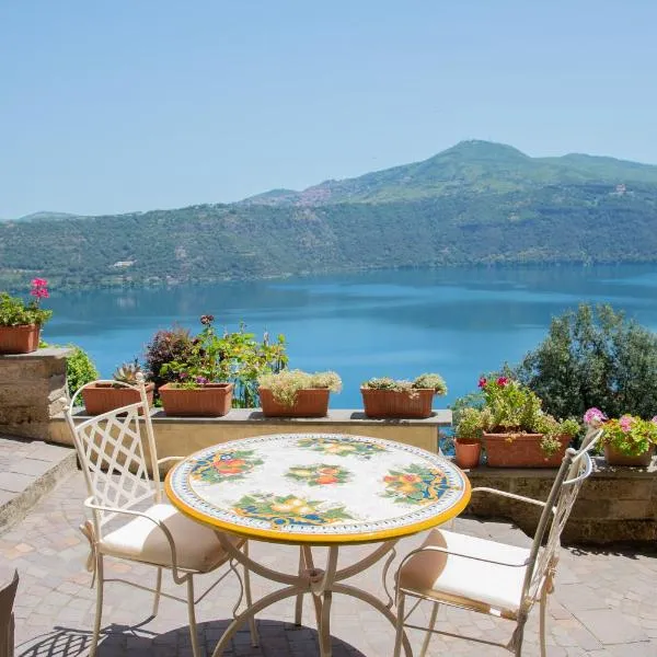 Giardino sul Lago SPA Jacuzzi，位于冈多菲堡的酒店