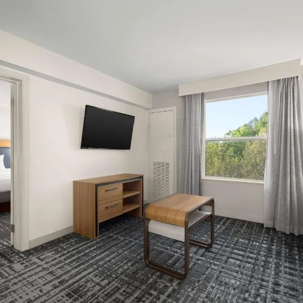 亚特兰大阿尔法利塔希尔顿惠庭套房酒店，位于阿尔法利塔的酒店