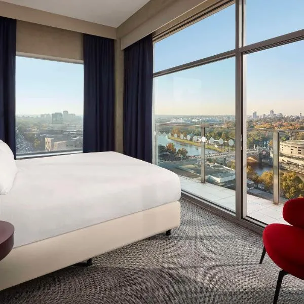墨尔本希尔顿逸林酒店，位于墨尔本的酒店