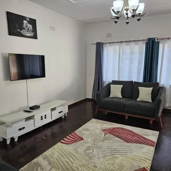 Kasuda House - Rent the entire house，位于卢萨卡的酒店