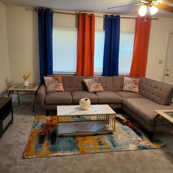 3 bedrooms 2 bathrooms, free Driveway parking, 2 min to Ohio state Univrrsity, AC, free wi-fi, washer and dryer, ExpoCenter, Bus stop, University shuttle, Riverside Methodist Hospital，位于哥伦布的酒店