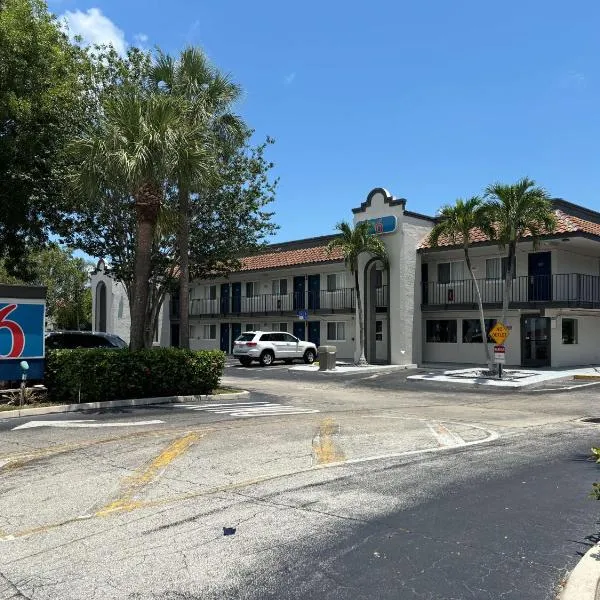 Motel 6 Riviera Beach FL，位于辛格岛的酒店
