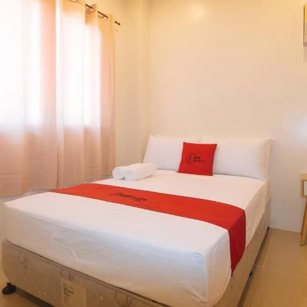 RedDoorz @ LM Apartelle Boracay，位于长滩岛的酒店
