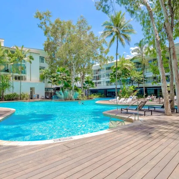 Belle Escapes Drift Beachfront Resort Suite 1305，位于棕榈湾的酒店