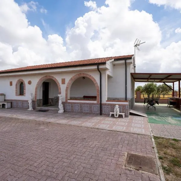 Agriturismo DE ROSA RELAX E BENESSERE NEL VERDE A DUE PASSI DAL MARE，位于La Sdriscia的酒店