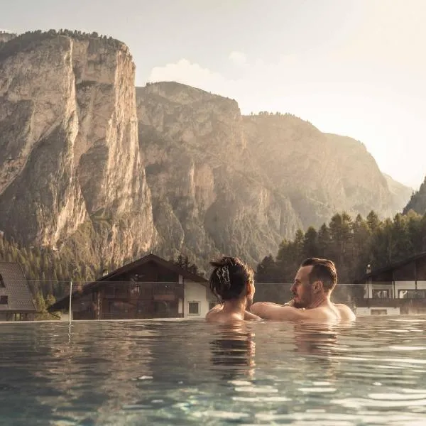 Hotel Continental Dolomites，位于塞尔瓦迪加尔代纳山谷的酒店