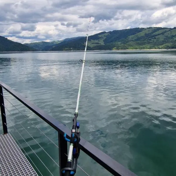 Holiday Lake House,位于Mărceni的酒店