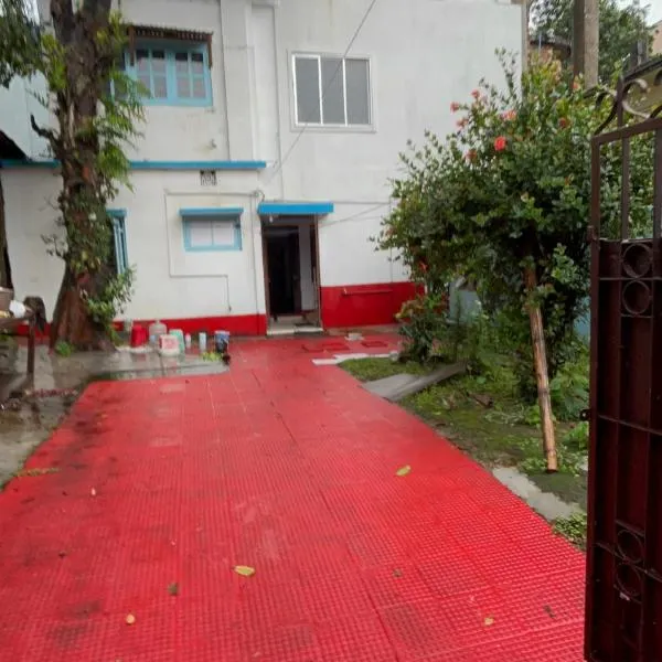 Raj Andar Guest House，位于阿加尔塔拉的酒店