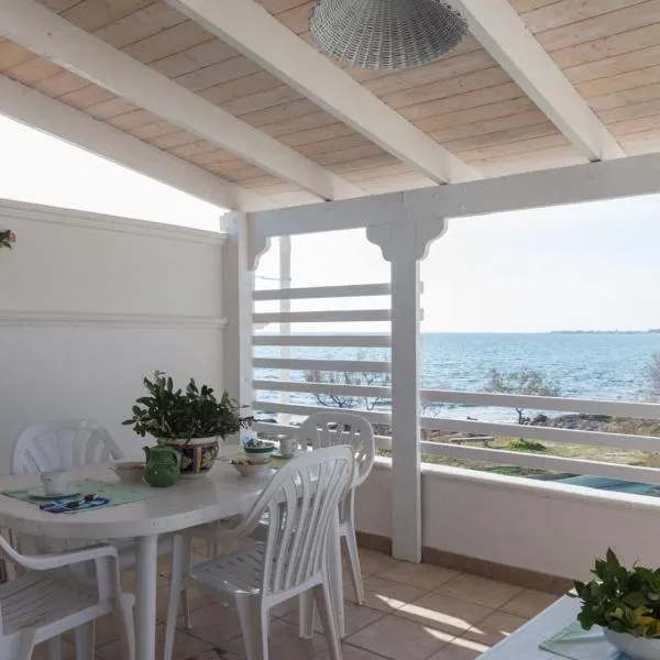 Casa Ezio 2 fronte mare a Punta Grossa di Punta Prosciutto，位于普罗斯西托角的酒店